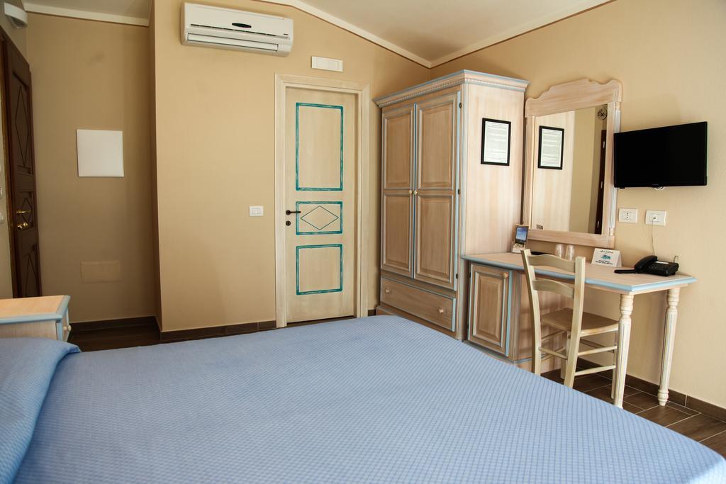 Hotel Lu Pitrali ซาน เตโอโดโร ภายนอก รูปภาพ