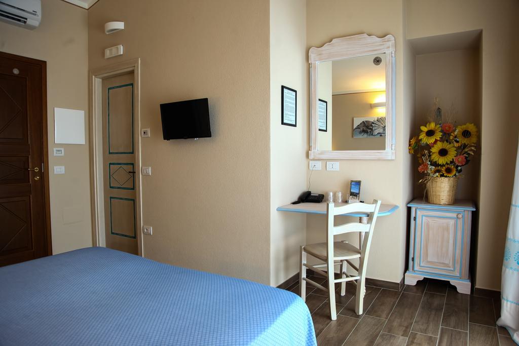 Hotel Lu Pitrali ซาน เตโอโดโร ภายนอก รูปภาพ